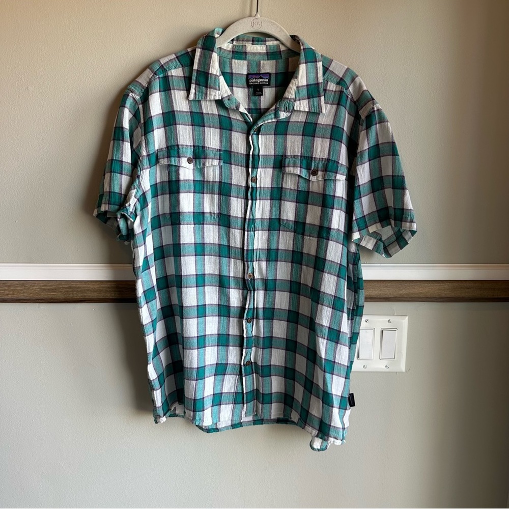 Patagonia Green and White Plaid Casual Button Down Shirt